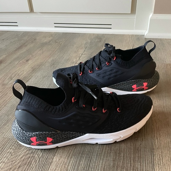 New in box UA HOVR Phantom 2 running shoes
